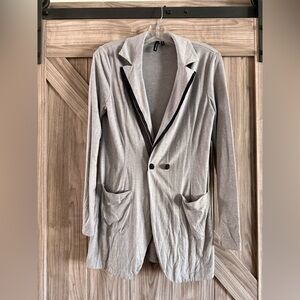 Stylish Gray Blazer with Black Trim